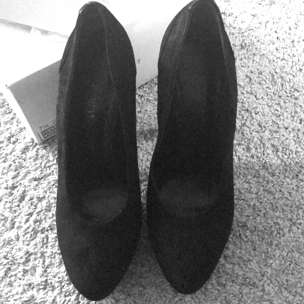 Nine West platform pump